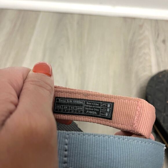 Teva Sandals Women’s 7 Colorful Strappy Flatform Platform Universal - Picture 6 of 7